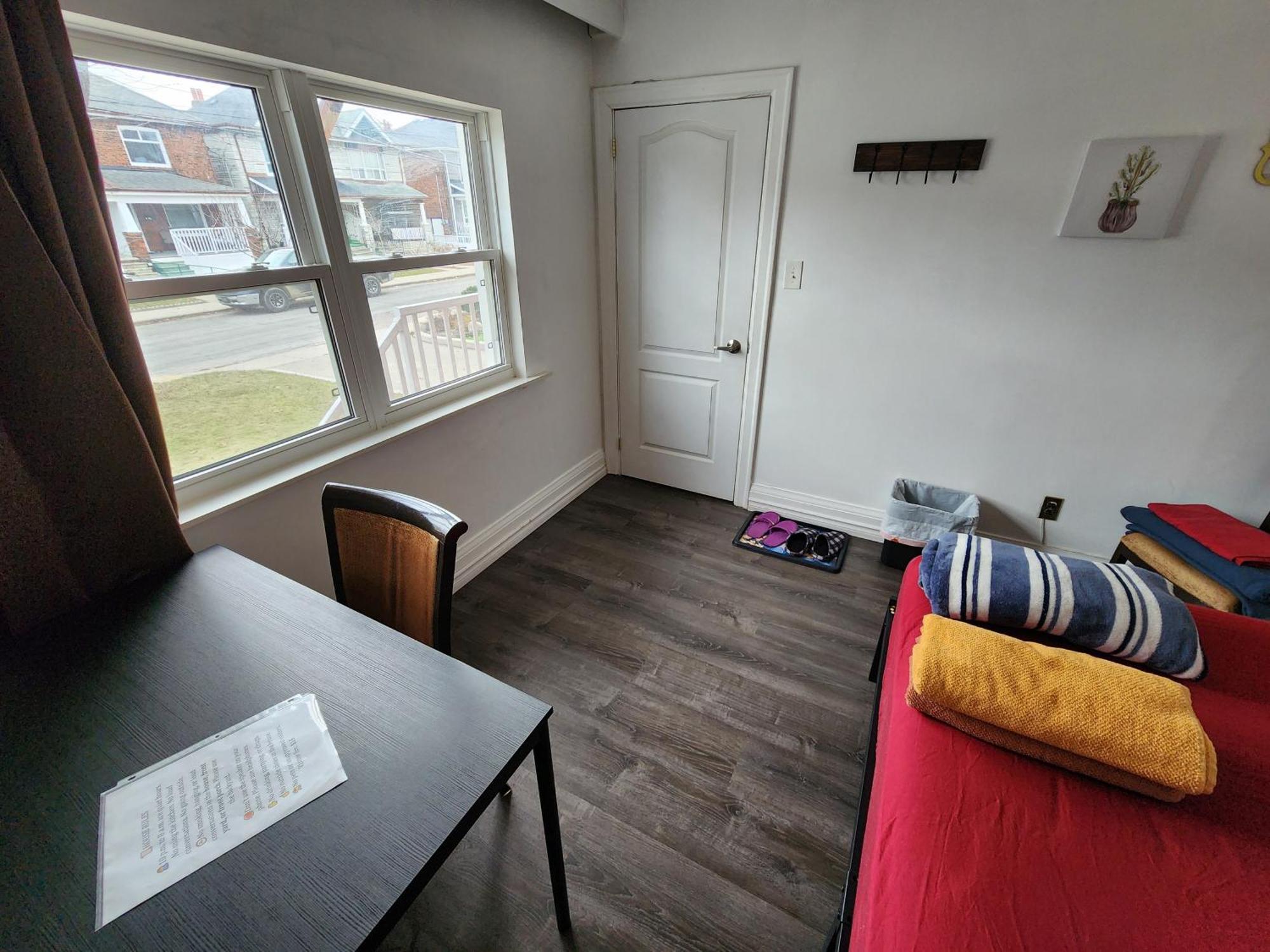 Affordable/Quiet Private Room Торонто Экстерьер фото